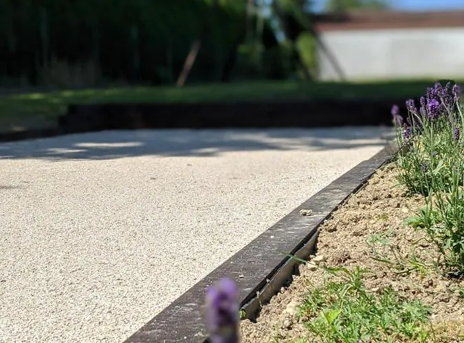 Au 157 - Locations *