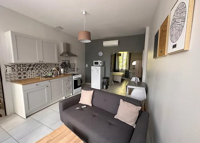 Au 157 - Locations *